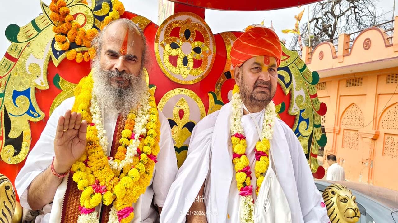जीव नहीं, ईश्वर की शक्ति है मां लक्ष्मी: दिव्य मोरारी बापू