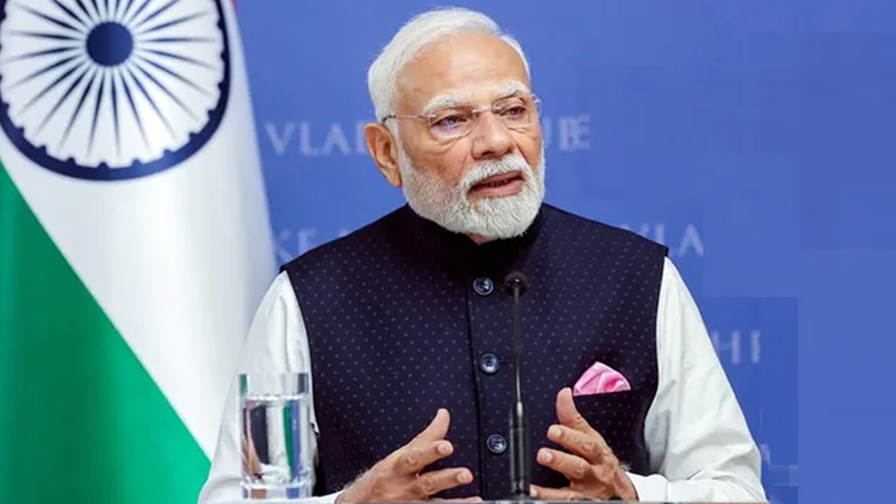 बिना किसी परेशानी के री-एग्जाम संपन्न, पीएम मोदी संतुष्ट परीक्षा आयोजन के लिए पूरी टीम की थपथपाई पीठ